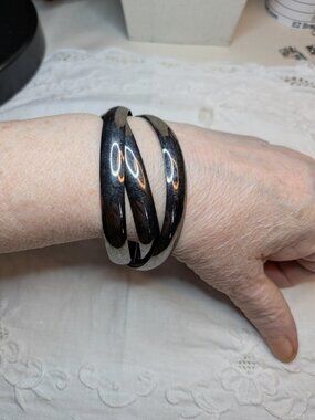 Vintage Gunmetal‑Tone Interlocking Bangles Bracelet